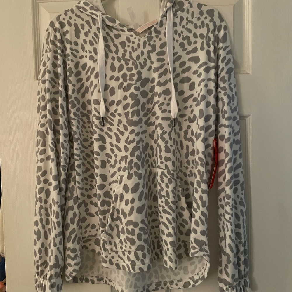 NWT lightweight cheetah print pullover size M